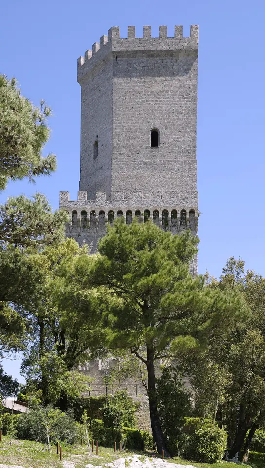 Ett torn vid borgområdet i Erice