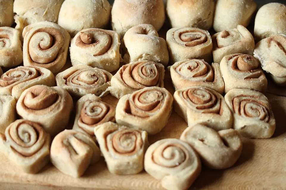 Glutenfria brödbullar enligt fotografens beskrivning, fotograferade i Tanzania – illustrationsfoto utanför Sicilien.