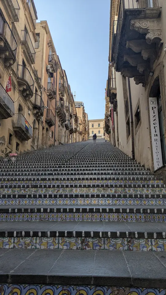 Den keramikdekorerade trappan Santa Maria del Monte i Caltagirone.