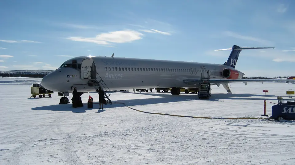 Ett SAS-flygplan på Kiruna flygplats 2008 – illustrationsfoto från Sverige, utanför Sicilien, inte en uppgift om aktuella flyglinjer.