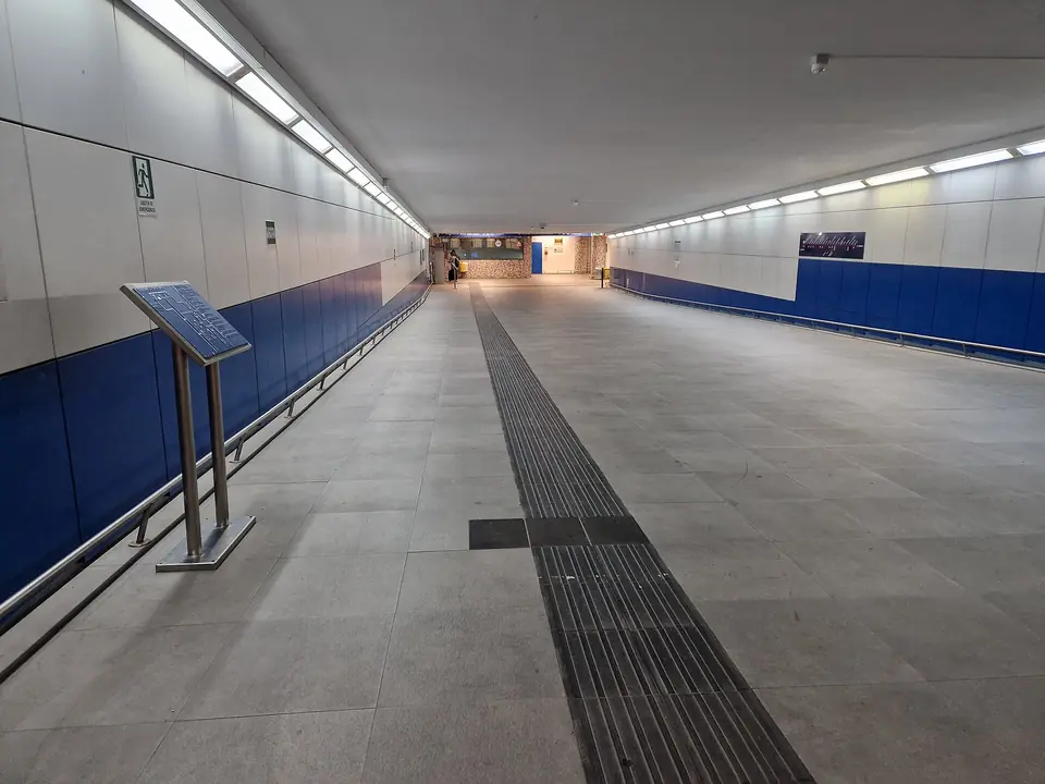 Entrén till järnvägsstationen vid Palermos flygplats.