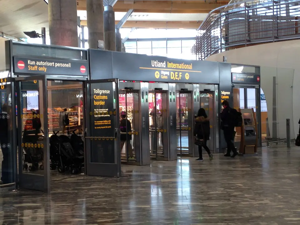 Tullpassage på Oslo flygplats Gardermoen i Norge – illustrationsfoto utanför Sicilien.