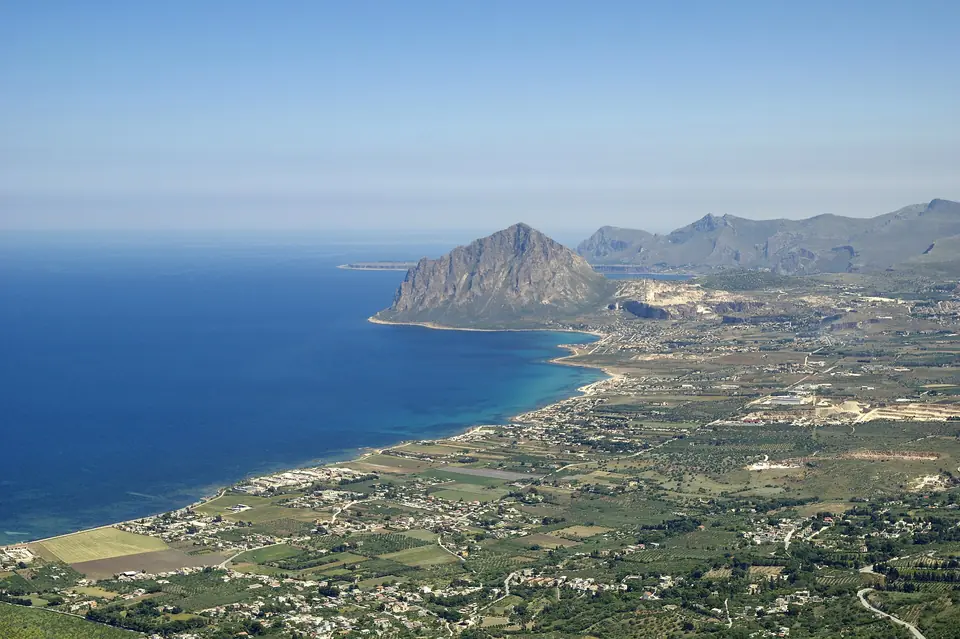 Monte Cofano och den långa kuststräckan sedda uppifrån