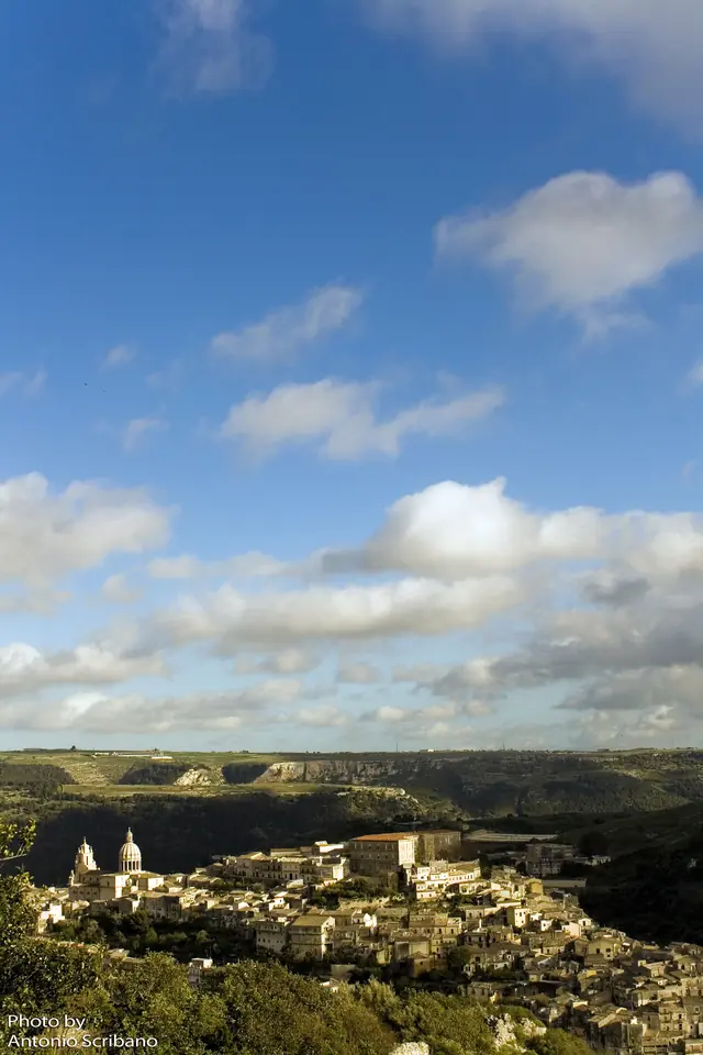 Panorama över Ragusa Ibla i sydöstra Sicilien