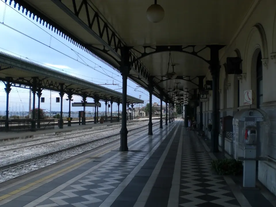 Spåren vid järnvägsstationen Taormina-Giardini