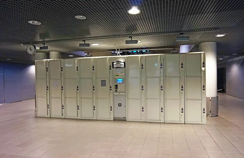 Illustrationsbild: bagageskåp på Helsingfors-Vanda flygplats